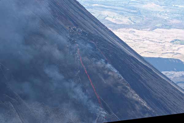 les coulées de lave du Pacaya vues de l'hélicoptère